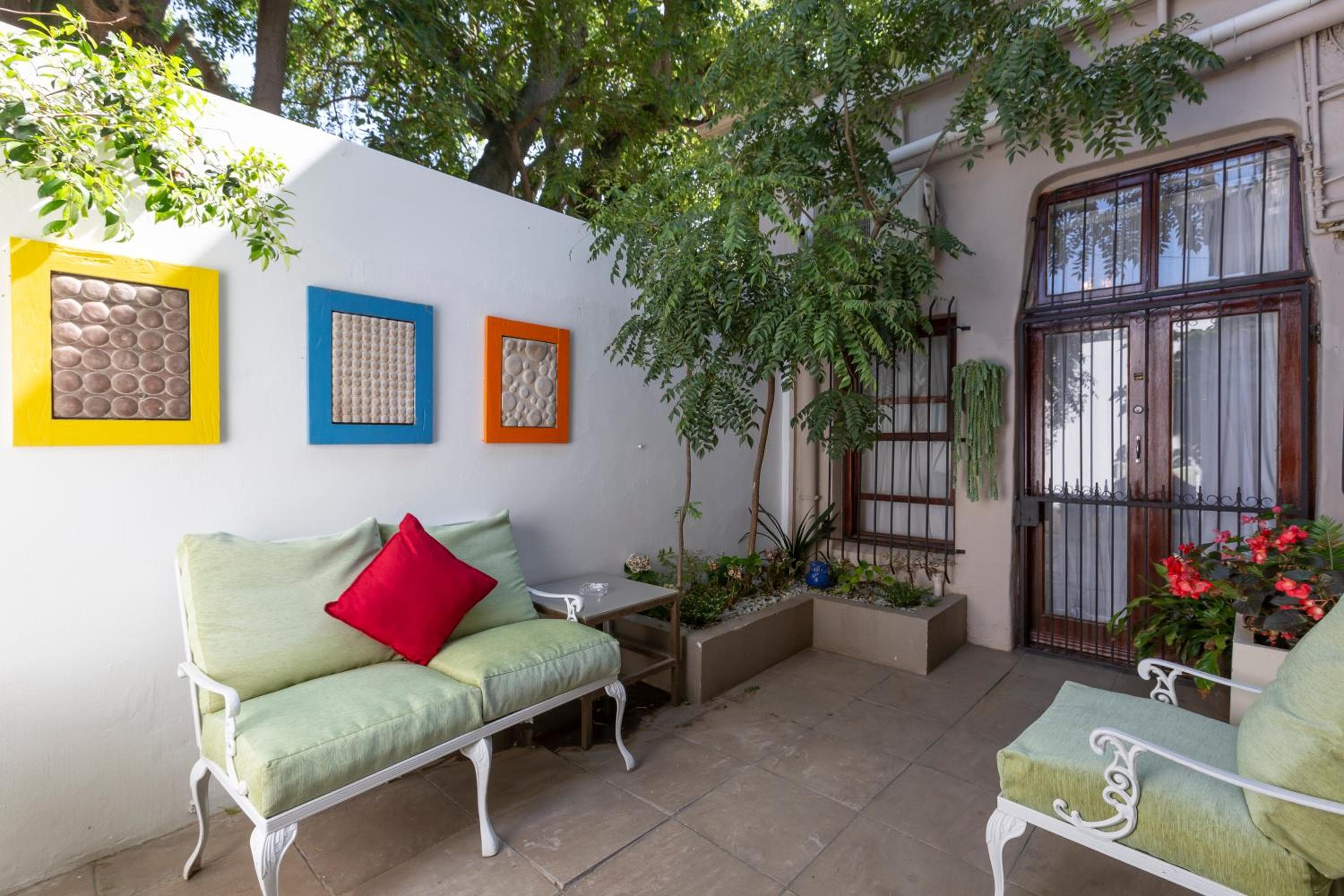 Point B Guest House -Sustainable Solar Energy