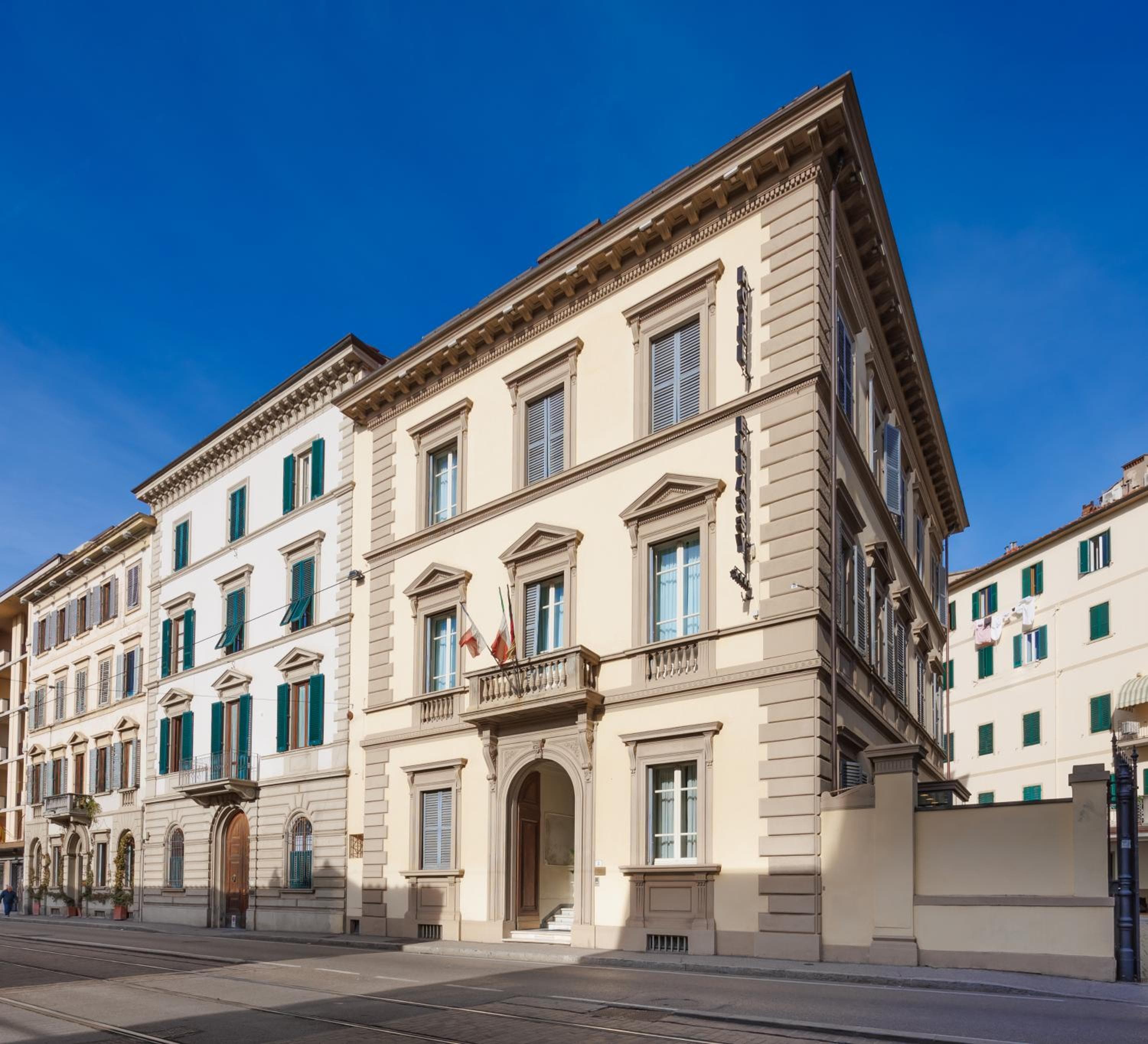 Hotel Embassy
